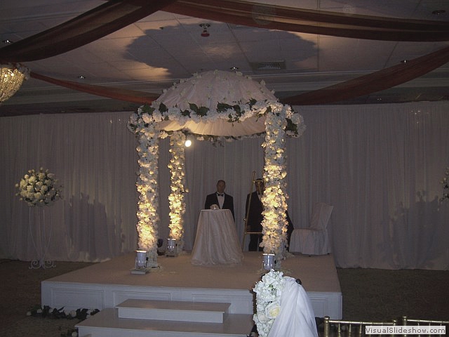 domed-chuppah